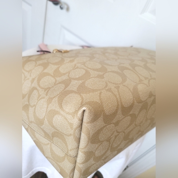 Coach Gallery Tote Bag Lt Khaki / Pink with Signature Monogram - Picture 6 of 6